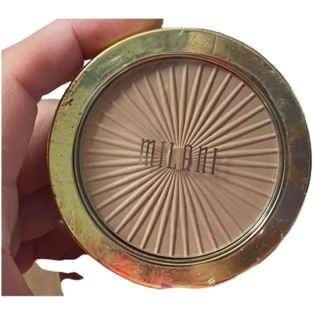 Milani Sun Light 01 Silky Matte Bronzing Powder Smooth and Hydrating Blendable